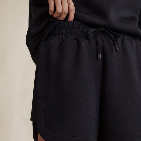 Varley Keely High Rise Short - Picture 3 of 9